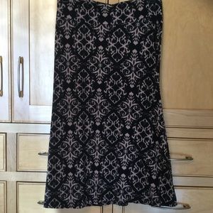 Black/Tan 31” long Lg skirt Drapes nicely, comfy